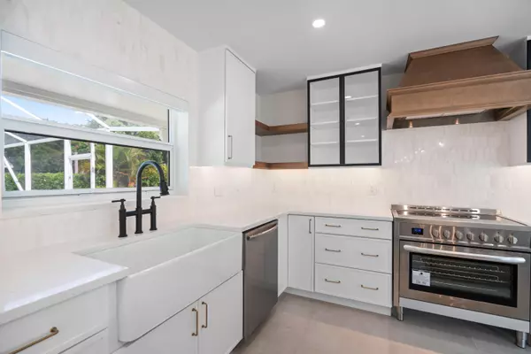 Tequesta, FL 33469,77 E Fairview