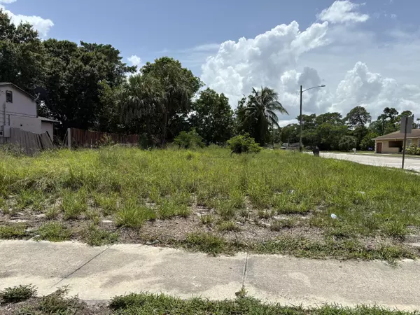 Fort Pierce, FL 34950,915 N 21st ST