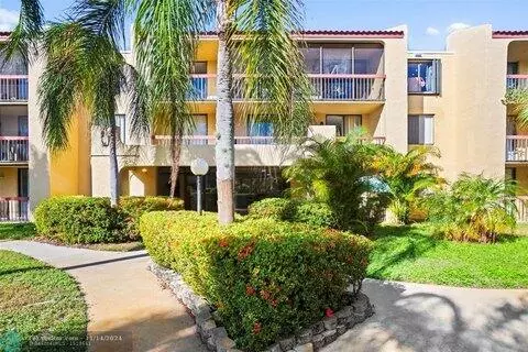 Deerfield Beach, FL 33441,733 SE 1st WAY 105