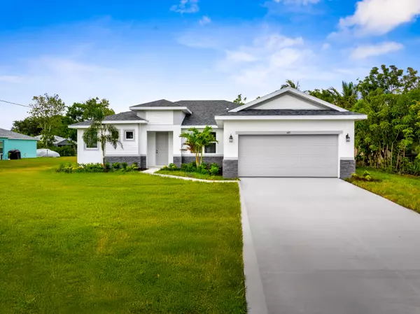 2433 SW Hinchman ST, Port Saint Lucie, FL 34984