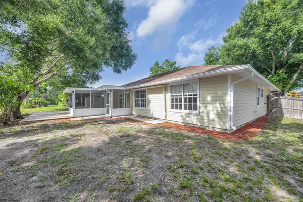 Vero Beach, FL 32962,1615 SW 20th AVE
