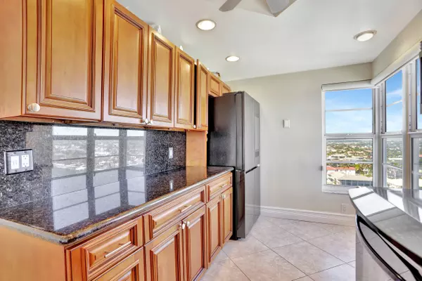 Hillsboro Beach, FL 33062,1021 Hillsboro Mile 1108