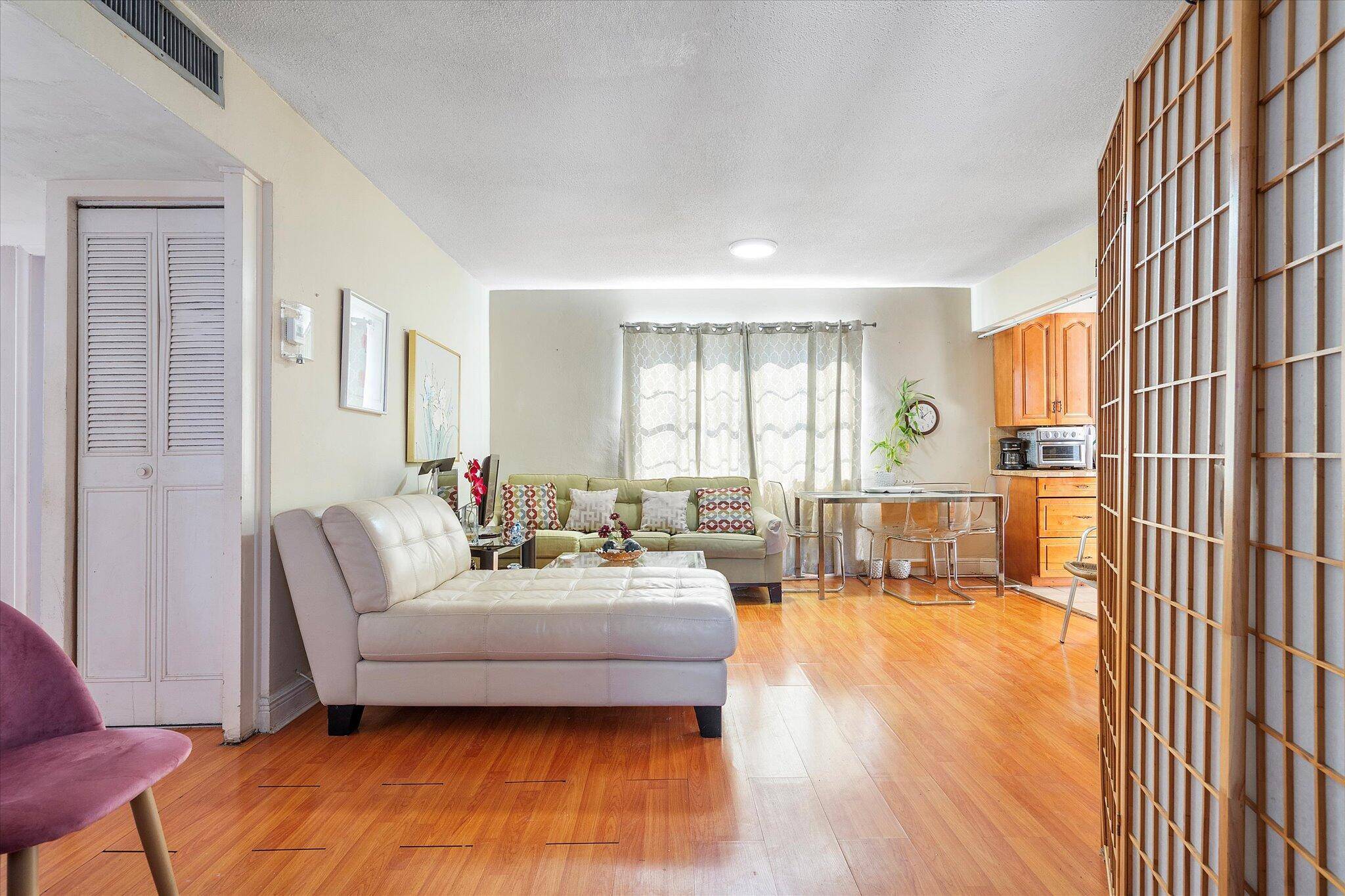 714 NE 10th ST 205, Hallandale Beach, FL 33009