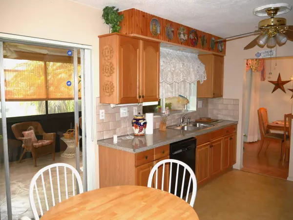 Tamarac, FL 33321,7421 NW 72 AVE