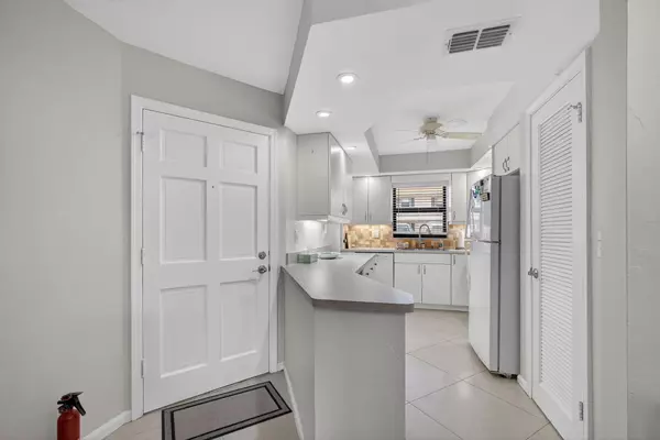 Jupiter, FL 33477,755 Saturn ST C105