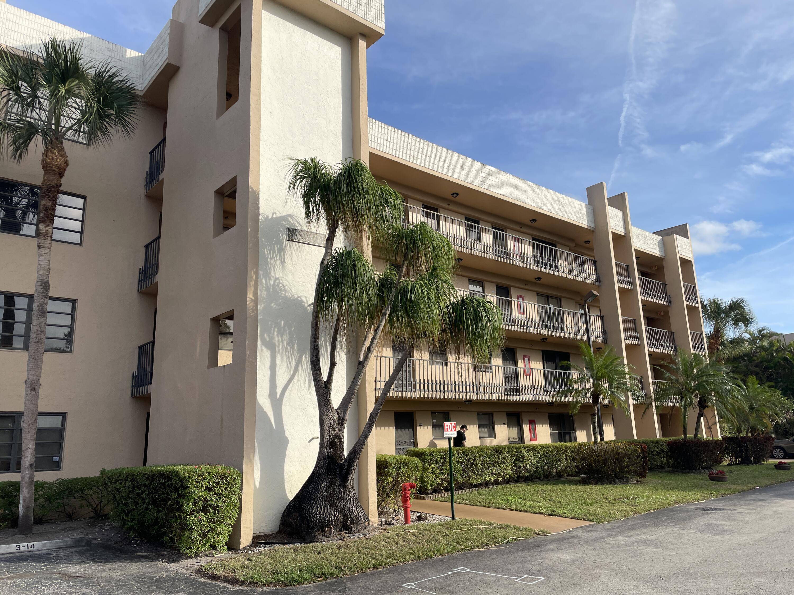 4760 Lucerne Lakes BLVD 305, Lake Worth, FL 33467