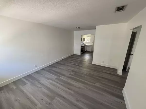 Fort Lauderdale, FL 33316,880 SE 12th ST 2