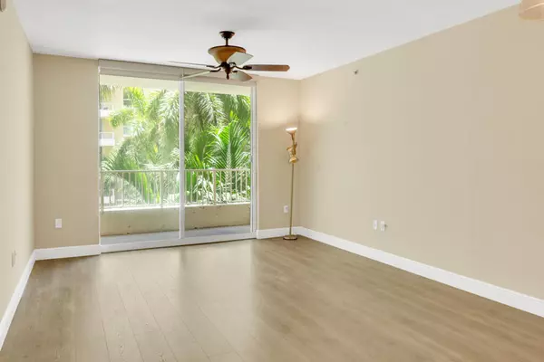 Boynton Beach, FL 33435,700 E Boynton Beach BLVD 407