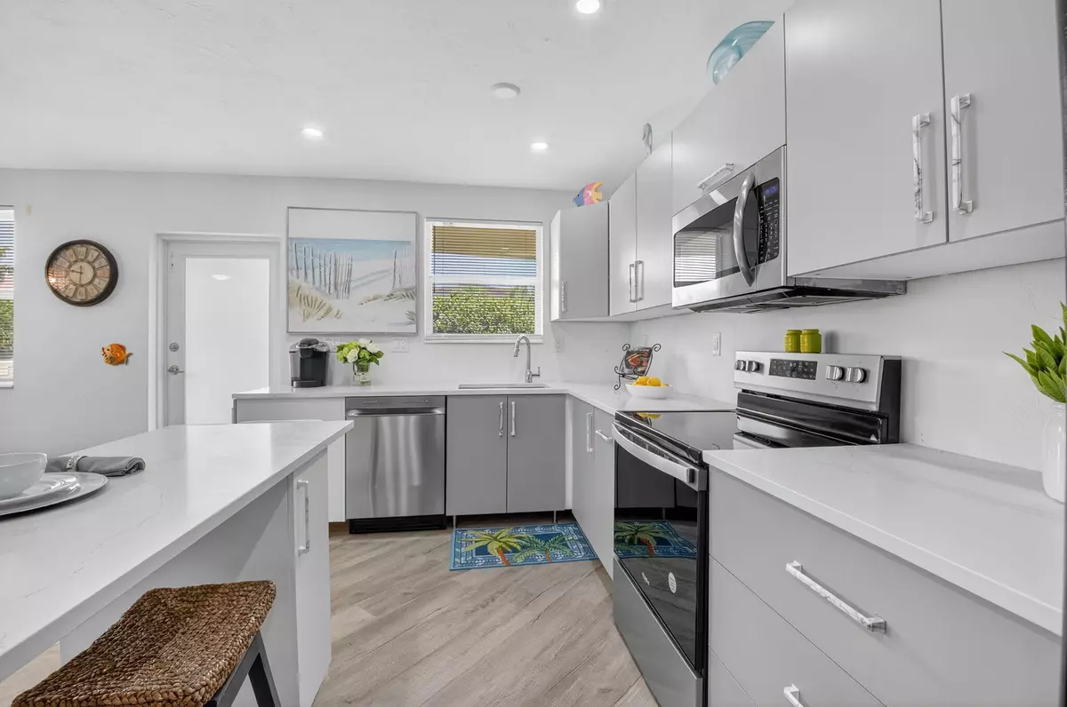 Boca Raton, FL 33432,930 Osceola DR 8