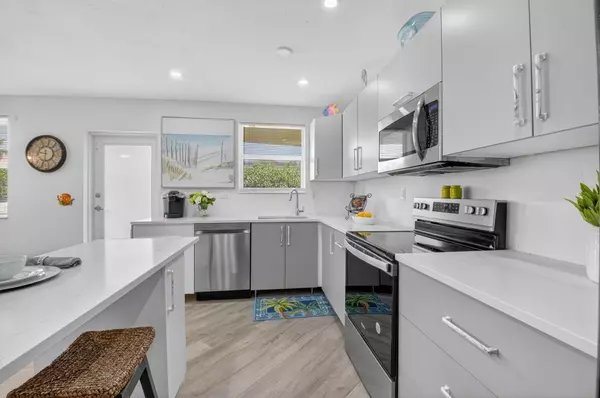 930 Osceola DR 8, Boca Raton, FL 33432