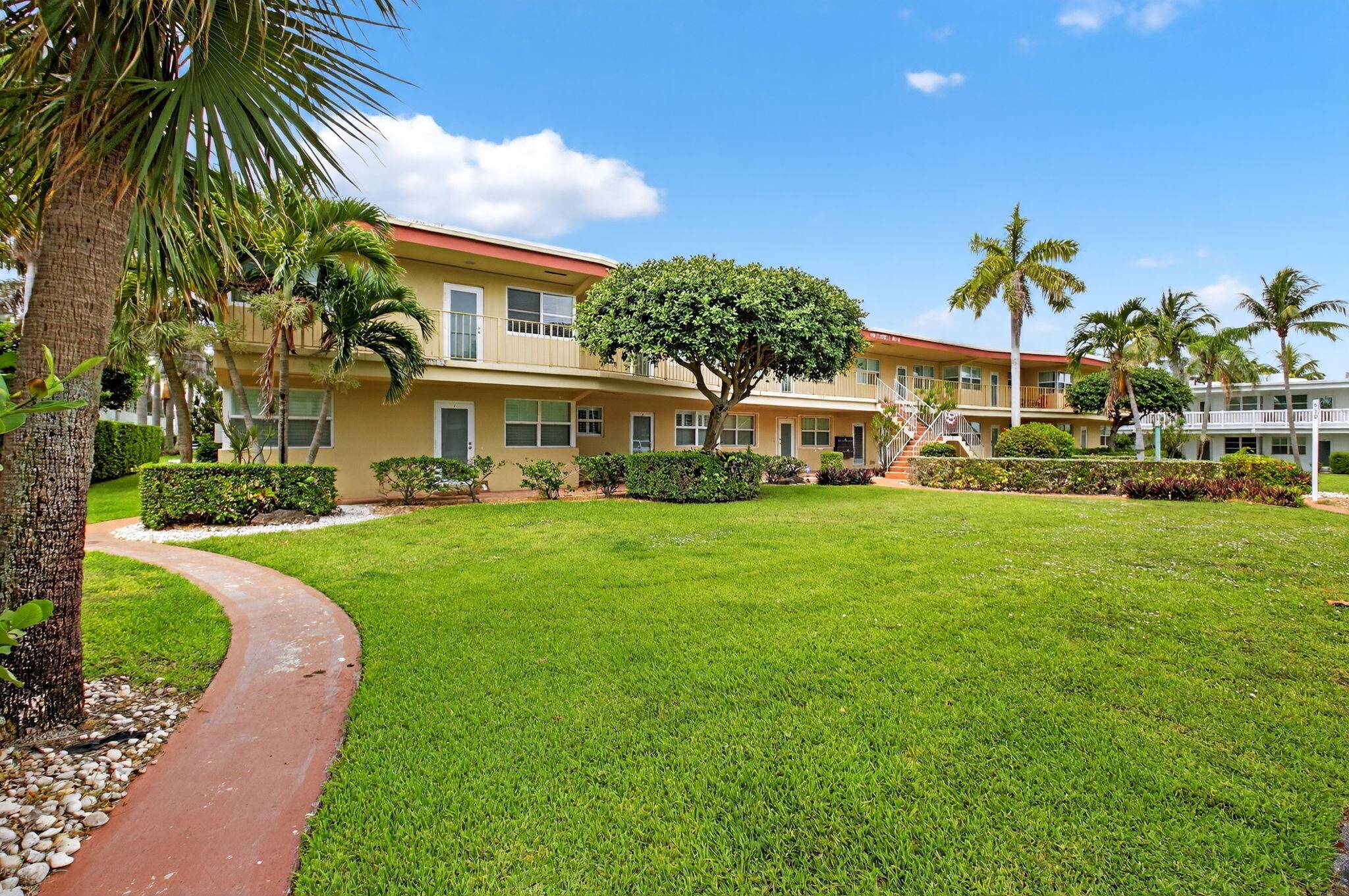 930 Osceola DR 8, Boca Raton, FL 33432