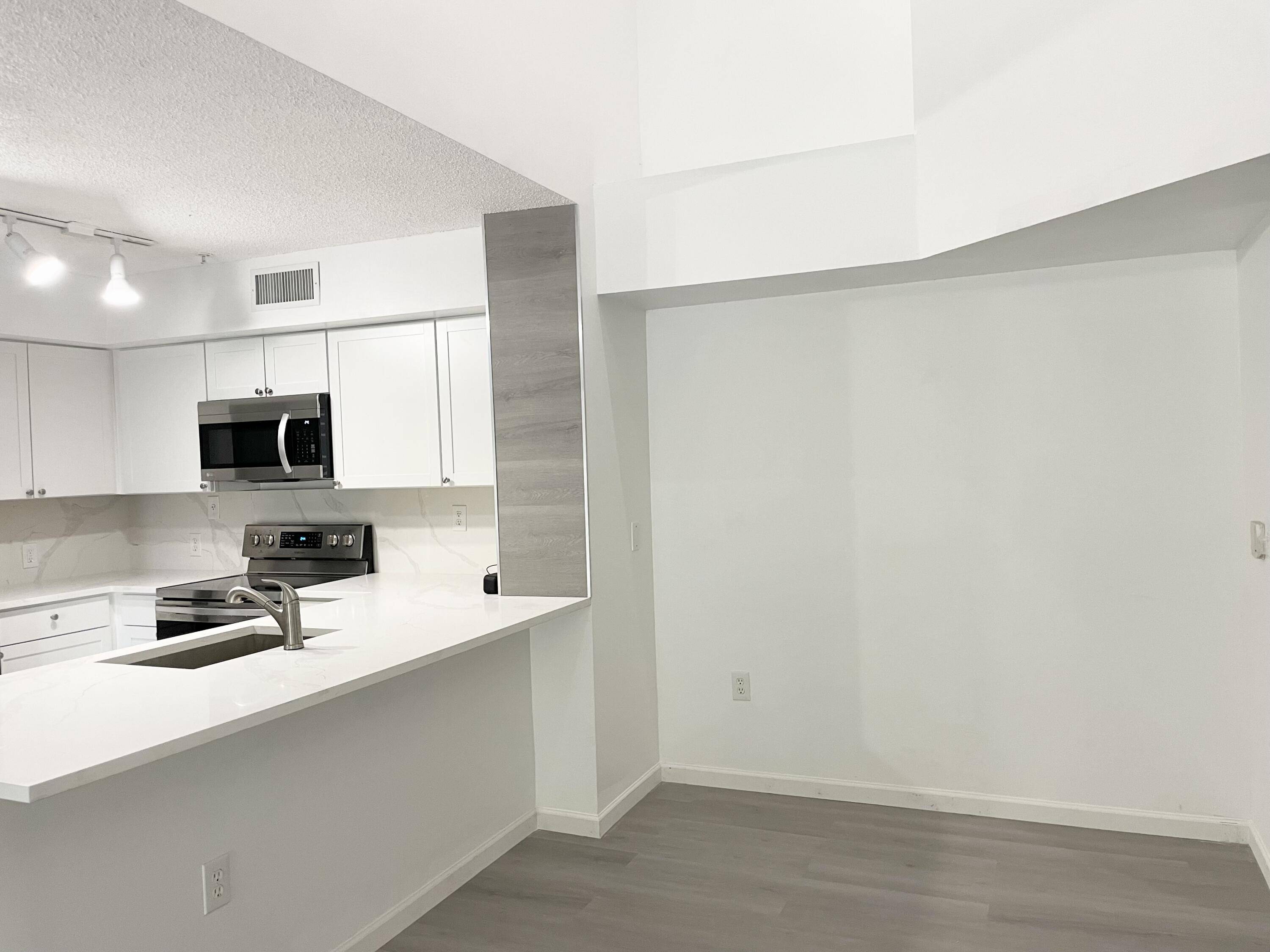 Lake Worth, FL 33463,7832 Sonoma Springs CIR 203