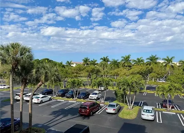 Delray Beach, FL 33444,950 Egret CIR 5305
