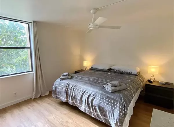 Delray Beach, FL 33444,950 Egret CIR 5305