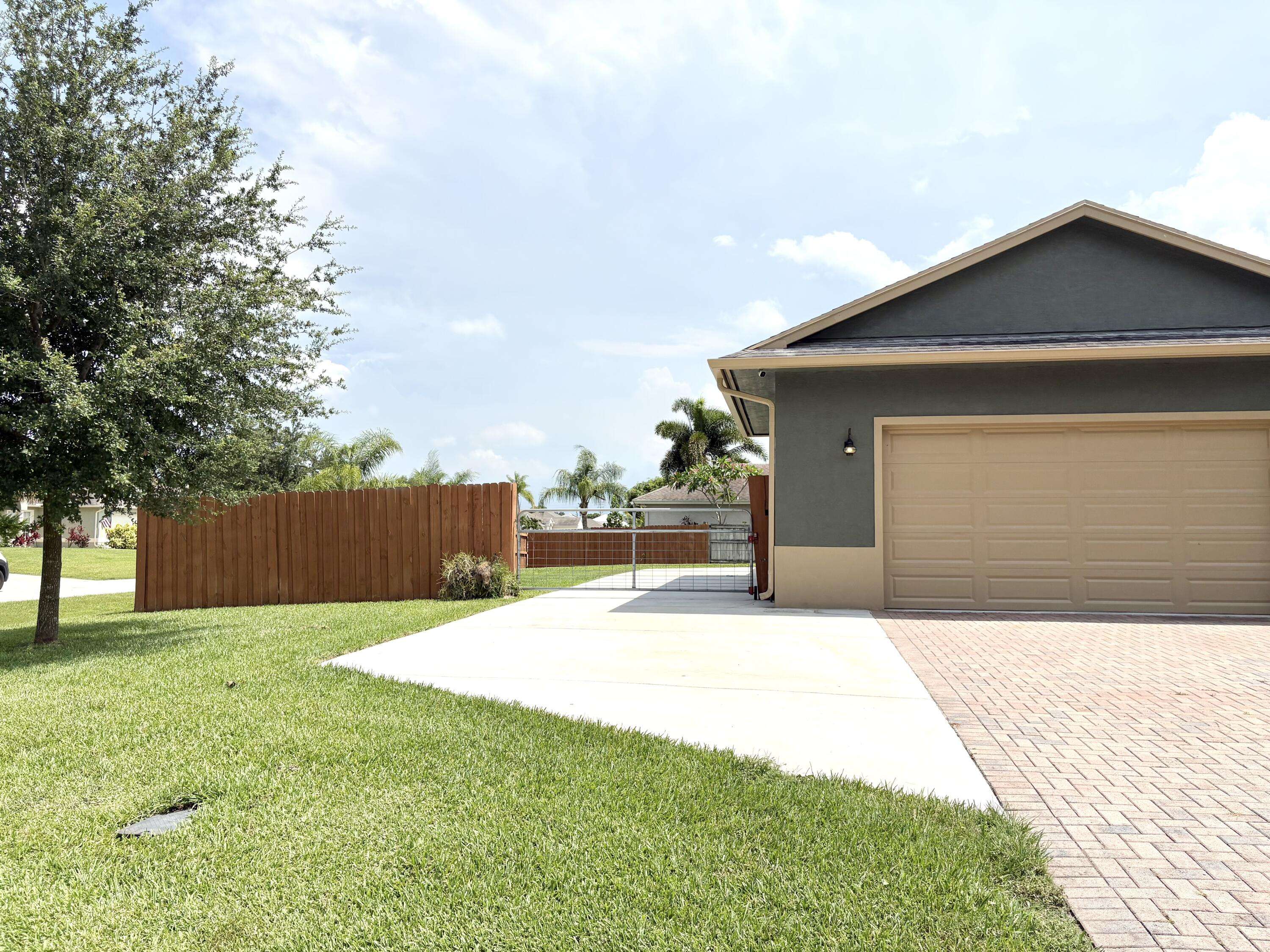 Port Saint Lucie, FL 34953,934 SW Excel AVE