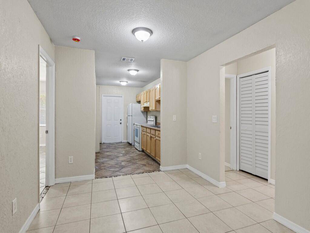 Fort Pierce, FL 34950,605 Dundas CT
