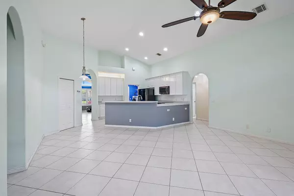 Tequesta, FL 33469,500 N Cypress DR