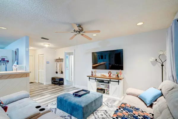 Royal Palm Beach, FL 33411,113 Prado ST