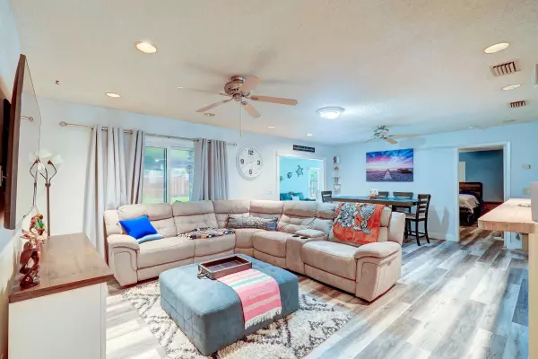 Royal Palm Beach, FL 33411,113 Prado ST