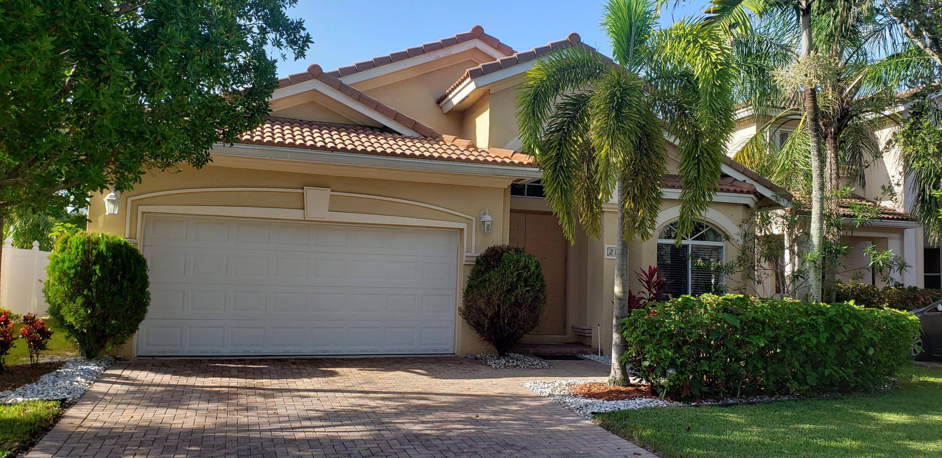 211 Gazetta WAY, West Palm Beach, FL 33413