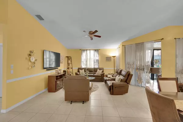 Boynton Beach, FL 33437,5379 Verona DR H