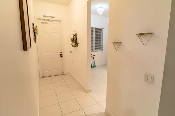 Fort Pierce, FL 34949,19 W Harbour Isle DR Ph04