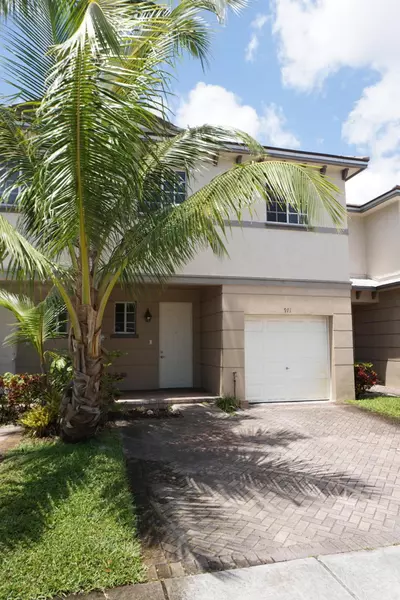 971 Tortuga LN, Riviera Beach, FL 33404