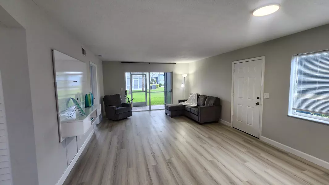 132 SE Village DR 132, Port Saint Lucie, FL 34953