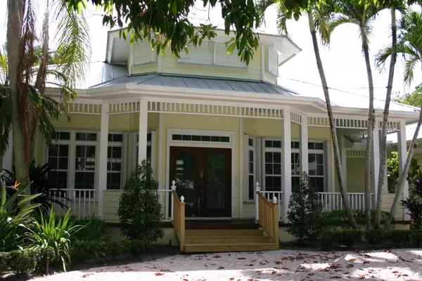 104 Abbie CT, Sewalls Point, FL 34996