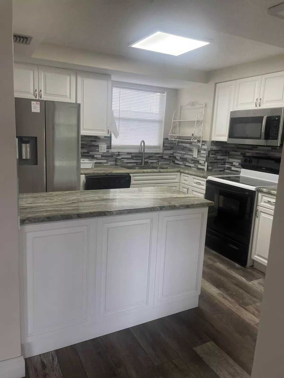 Palm Springs, FL 33461,729 Lori DR 305