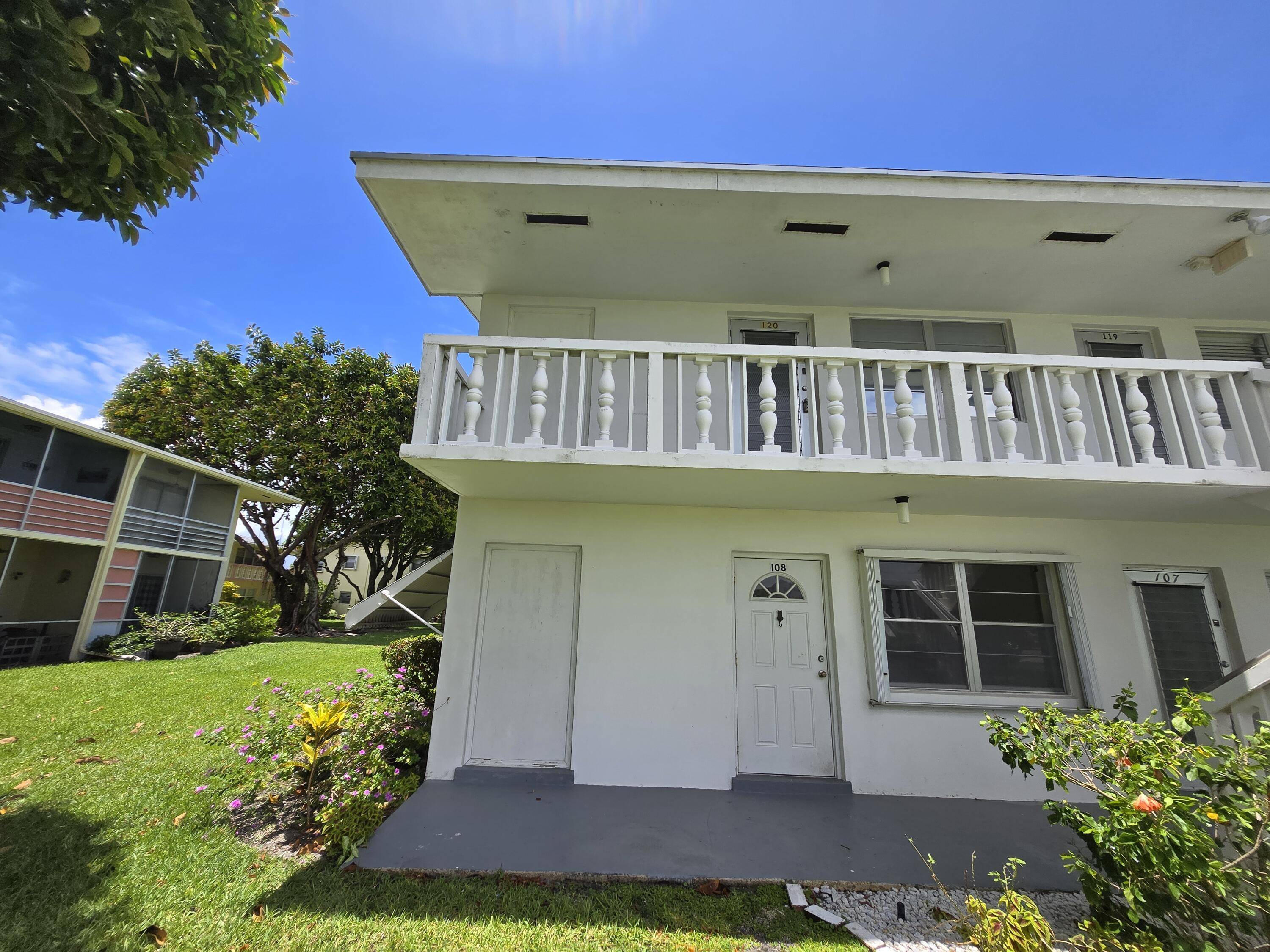 West Palm Beach, FL 33417,108 E Easthampton