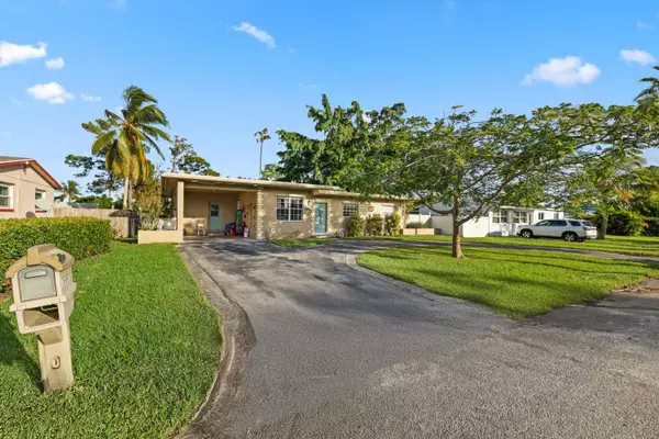 West Palm Beach, FL 33415,822 Burch DR