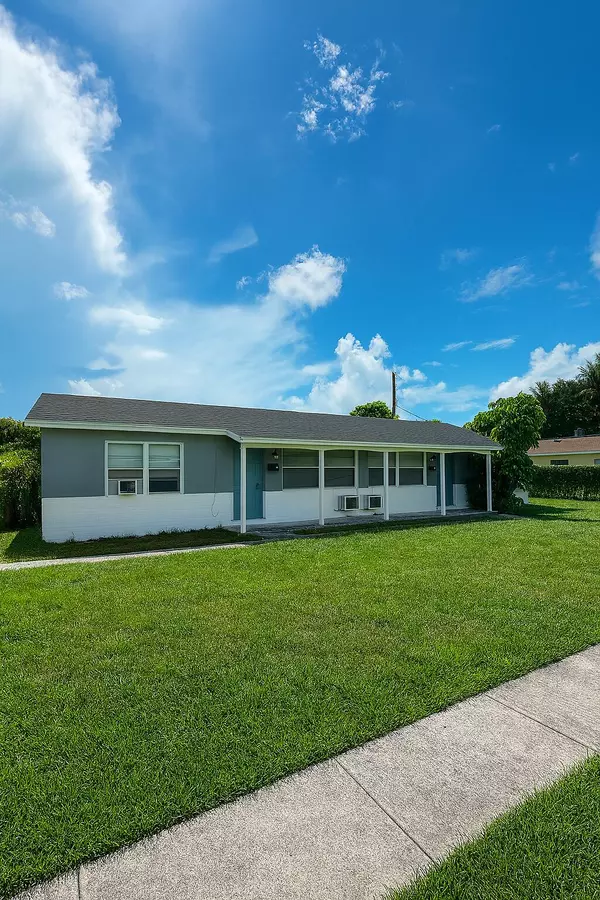 Riviera Beach, FL 33403,451 Silver Beach RD 1