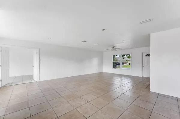 Port Saint Lucie, FL 34983,1041 SE Spinnaker