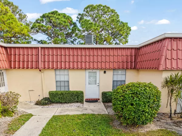 871 Worecester LN, Lake Worth, FL 33467