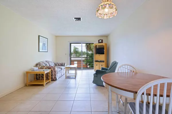 Lantana, FL 33462,410 W Palm ST 24