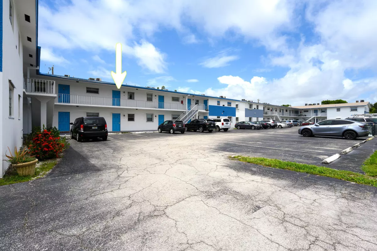 Lantana, FL 33462,410 W Palm ST 24