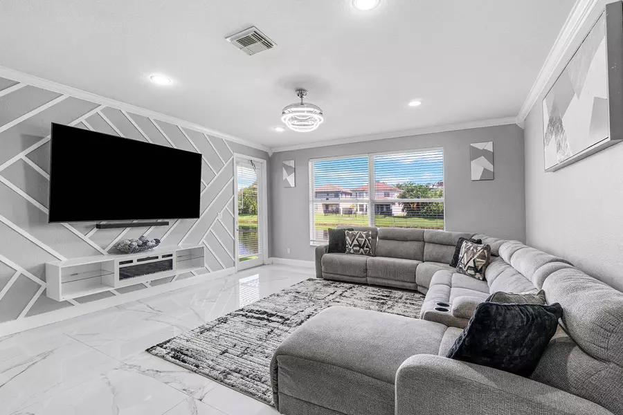 2196 Oakmont DR, Riviera Beach, FL 33404