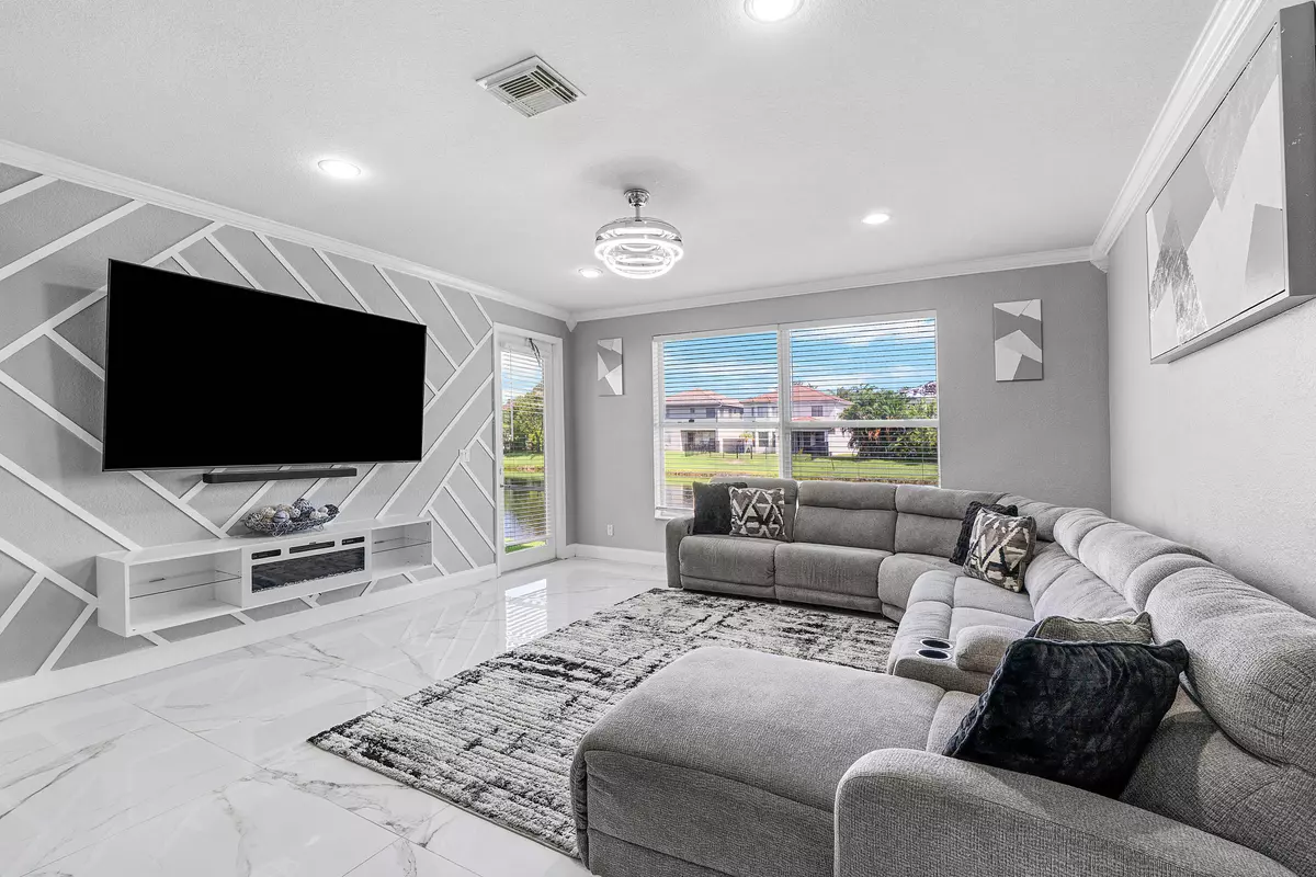 Riviera Beach, FL 33404,2196 Oakmont DR