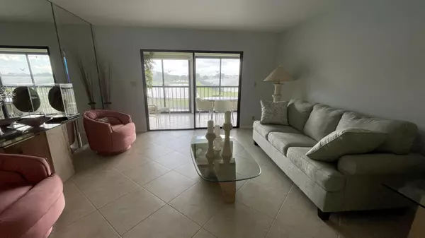 Delray Beach, FL 33446,6866 Huntington LN 305