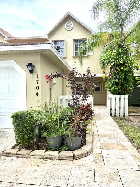 1704 Maplewood DR, Greenacres, FL 33415
