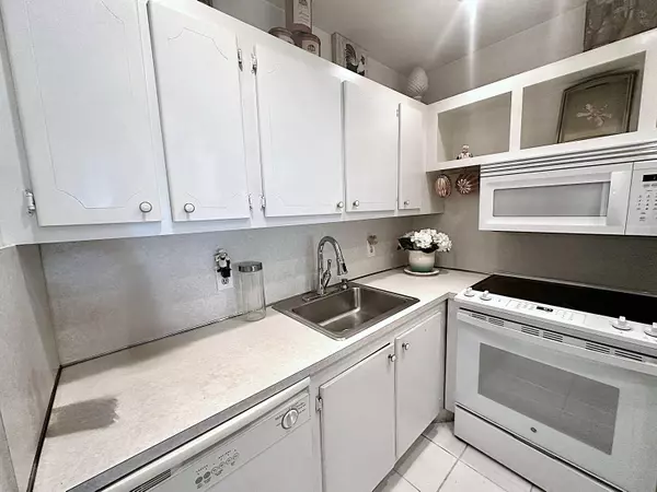 Deerfield Beach, FL 33442,454 Tilford U