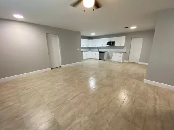 Deerfield Beach, FL 33441,811 SW 12 CT