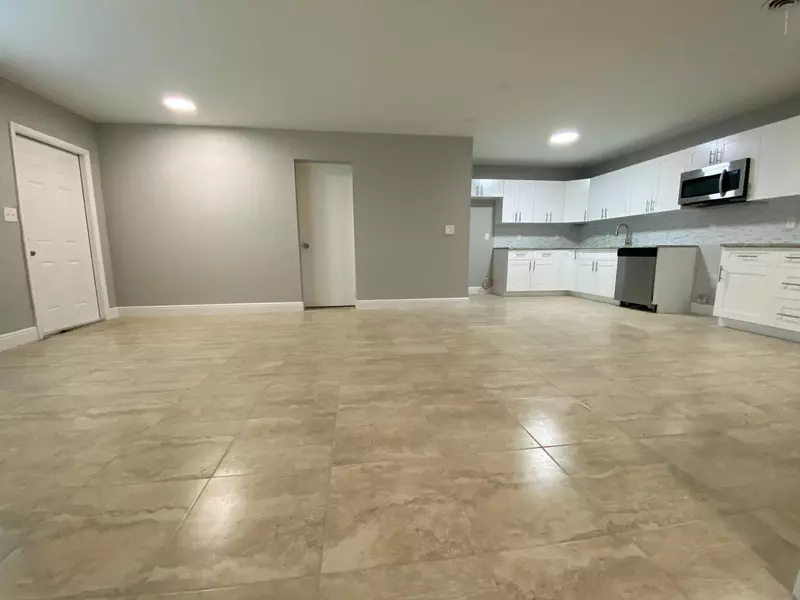 811 SW 12 CT, Deerfield Beach, FL 33441