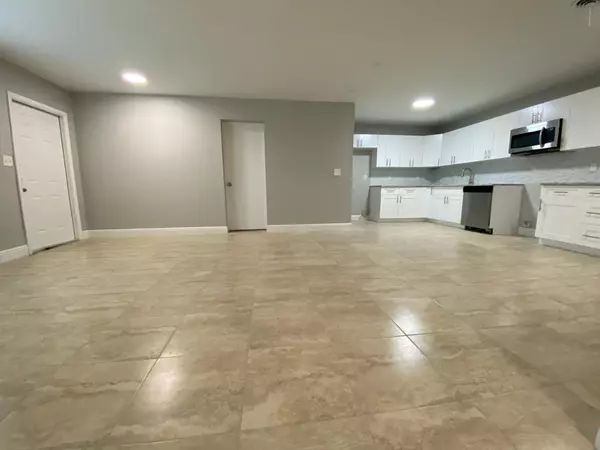 811 SW 12 CT, Deerfield Beach, FL 33441