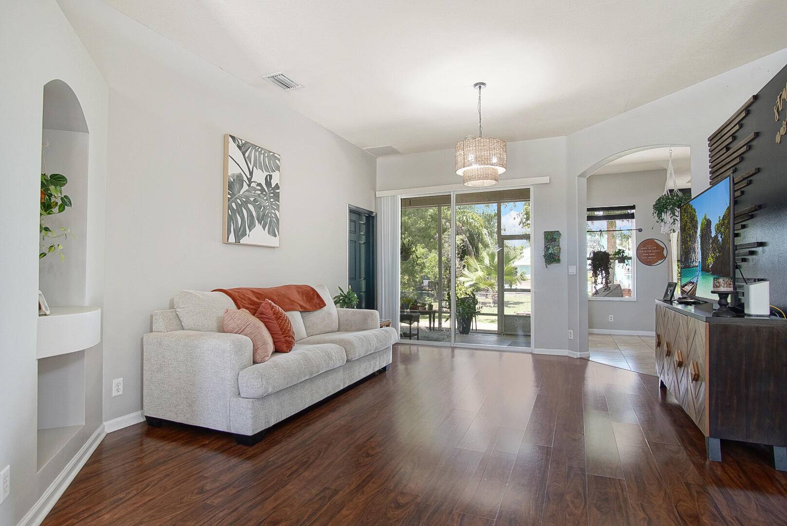 Fort Pierce, FL 34982,5901 Balsam DR