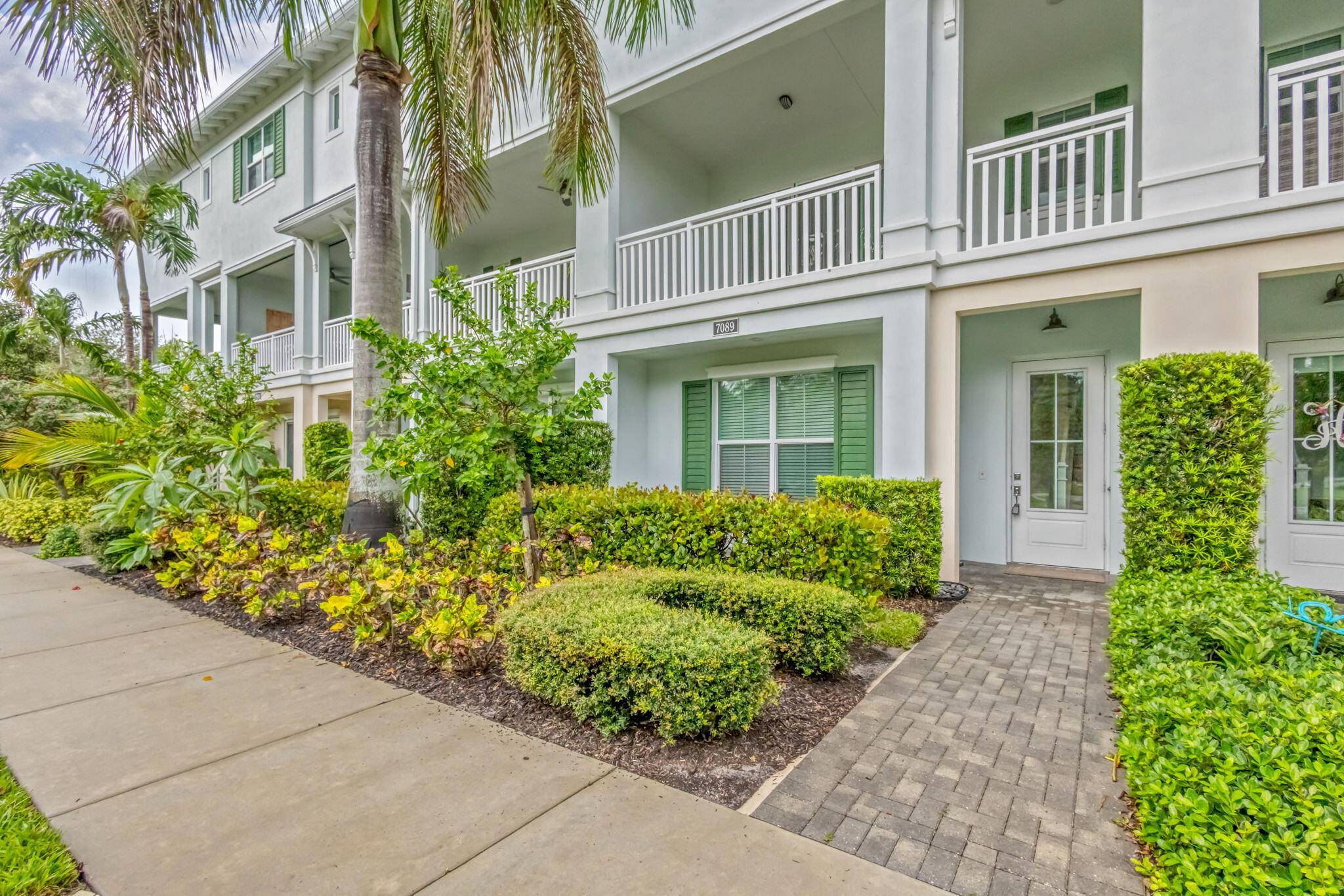 Palm Beach Gardens, FL 33418,7089 Edison PL