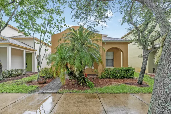 2567 SE Ruskin DR, Port Saint Lucie, FL 34952