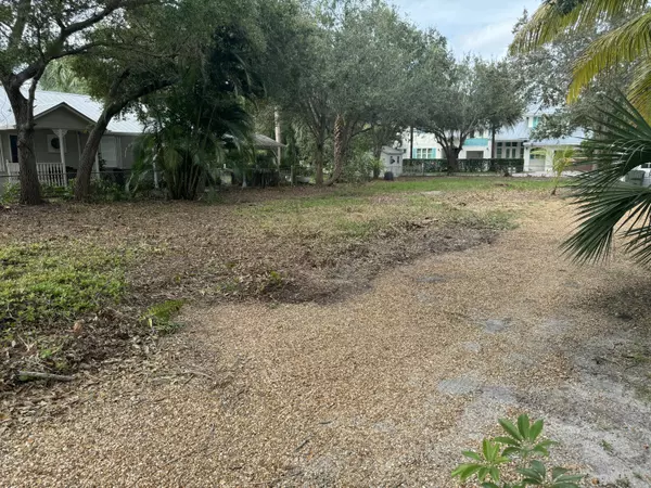 Lot 15 SW Halpatiokee ST, Stuart, FL 34994