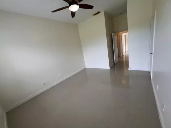 Port Saint Lucie, FL 34983,452 NE Canoe Park CIR